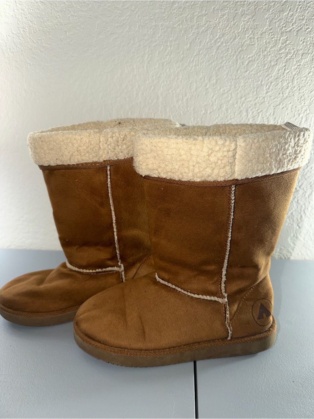 Airwalk Girls Brown Faux-Suede Moccasin Boots with Cream Sherpa Cuff